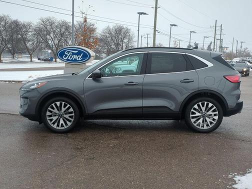 2022 Ford Escape Titanium