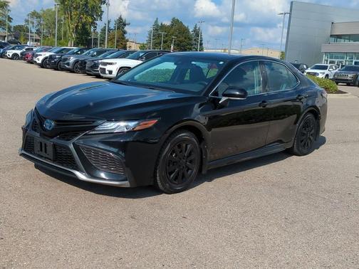 2022 Toyota Camry Hybrid XSE