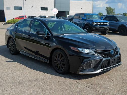 2022 Toyota Camry Hybrid XSE