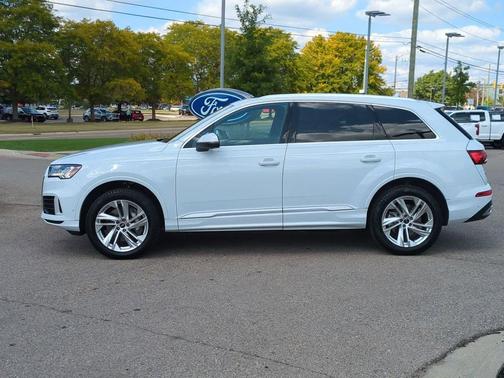 2024 Audi Q7 45 Premium Plus