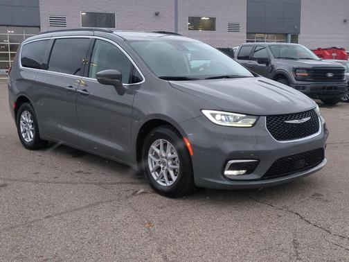 2022 Chrysler Pacifica Touring-L