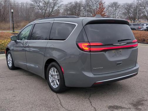 2022 Chrysler Pacifica Touring-L