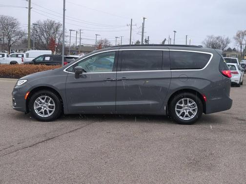 2022 Chrysler Pacifica Touring-L