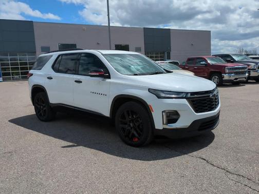Summit White 2023 Chevrolet Traverse Premier