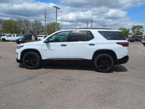 Summit White 2023 Chevrolet Traverse Premier