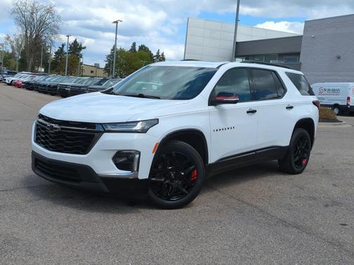 Summit White 2023 Chevrolet Traverse Premier