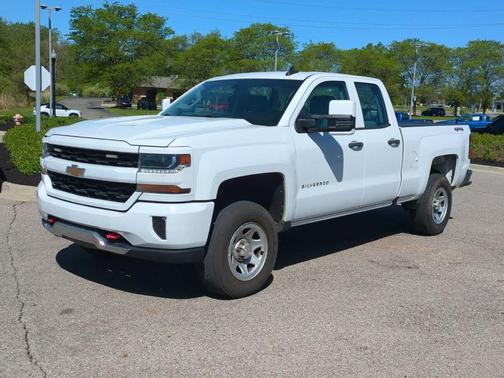 Summit White 2018 Chevrolet Silverado 1500 WT