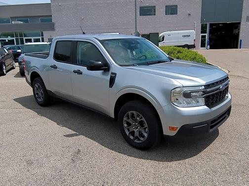 Iconic Silver Metallic 2024 Ford Maverick XLT