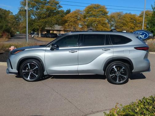 2022 Toyota Highlander XSE