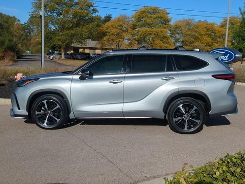 2022 Toyota Highlander XSE