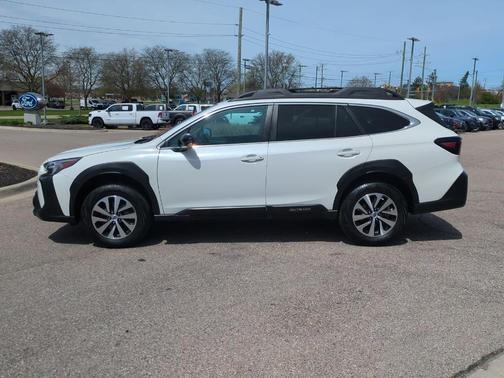 Crystal White Pearl 2025 Subaru Outback Premium