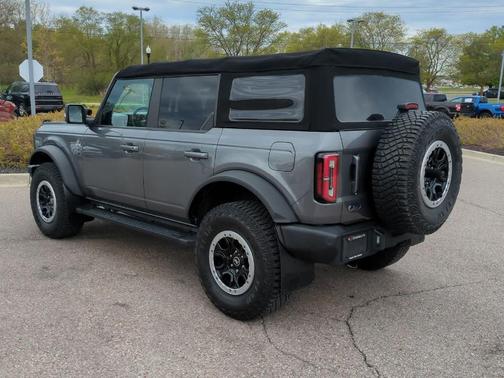 Carbonized Gray Metallic 2022 Ford Bronco Outer Banks