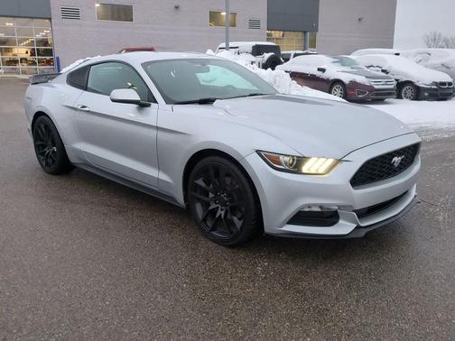 2016 Ford Mustang V6