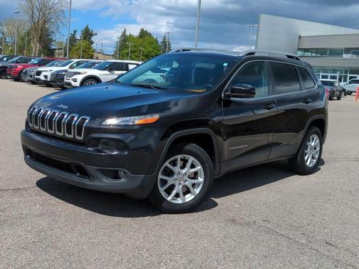 Brilliant Black Crystal Pearlcoat 2016 Jeep Cherokee Latitude