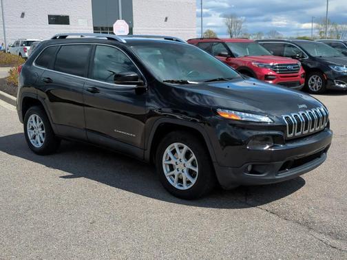 Brilliant Black Crystal Pearlcoat 2016 Jeep Cherokee Latitude