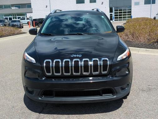 Brilliant Black Crystal Pearlcoat 2016 Jeep Cherokee Latitude