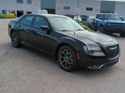 2018 Chrysler 300 S
