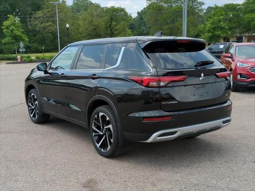2023 Mitsubishi Outlander SE