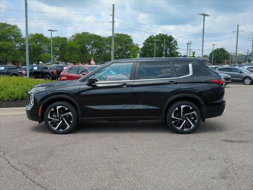 2023 Mitsubishi Outlander SE
