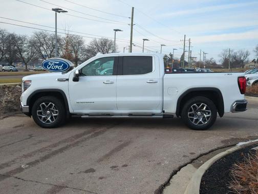 2023 GMC Sierra 1500 SLT