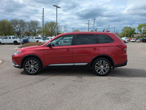 Rally Red Metallic 2018 Mitsubishi Outlander ES