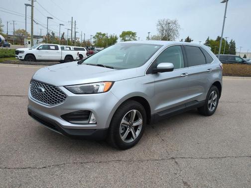 Iconic Silver Metallic 2023 Ford Edge SEL
