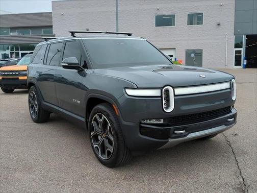 2024 Rivian R1S Adventure