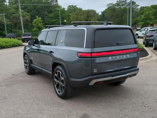2024 Rivian R1S Adventure