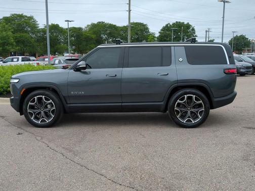 2024 Rivian R1S