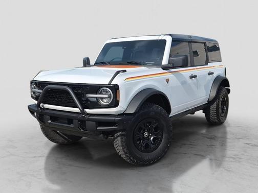 Oxford White 2024 Ford Bronco Badlands