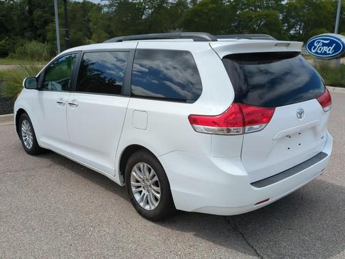 2011 Toyota Sienna XLE