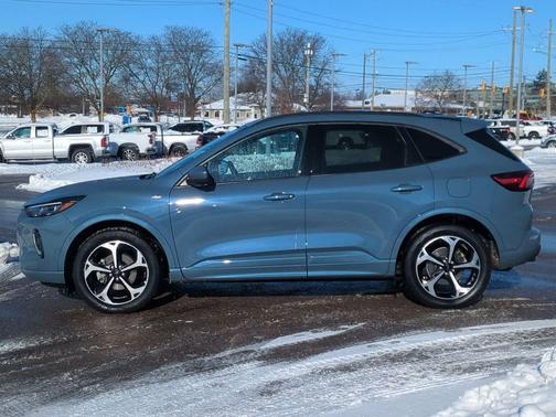 2023 Ford Escape ST-Line Elite