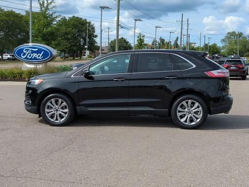 2023 Ford Edge Titanium