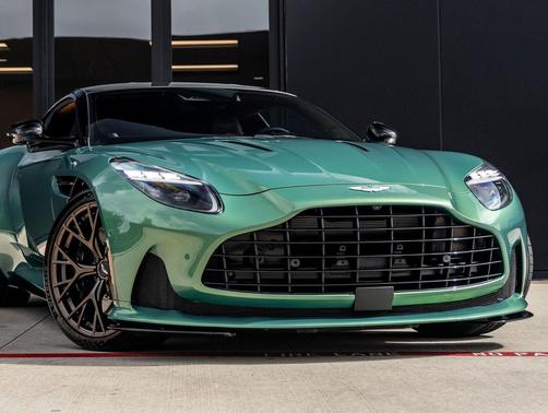 Q Iridescent Emerald 2025 Aston Martin DB12