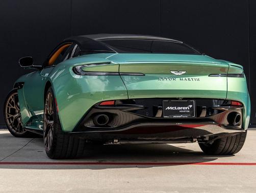 Q Iridescent Emerald 2025 Aston Martin DB12