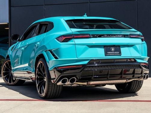 Blu Glauco Metallic 2024 Lamborghini Urus S