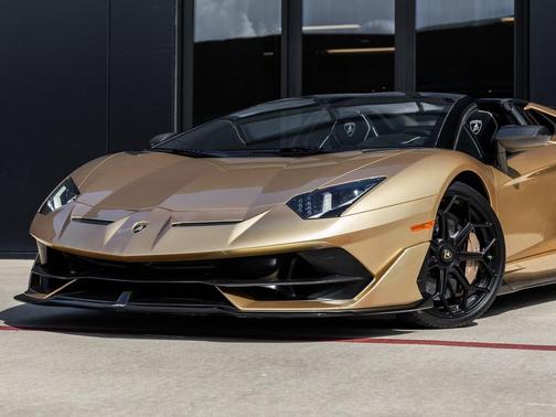 2020 Lamborghini Aventador SVJ Base