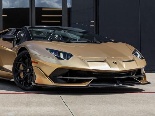 2020 Lamborghini Aventador SVJ Base