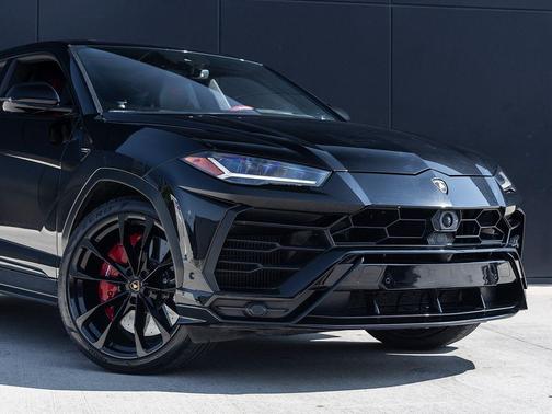 2022 Lamborghini Urus Graphite Capsule
