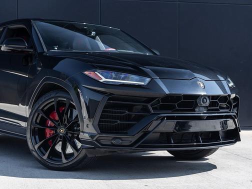 2022 Lamborghini Urus Graphite Capsule