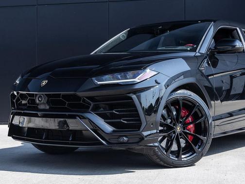 2022 Lamborghini Urus Graphite Capsule