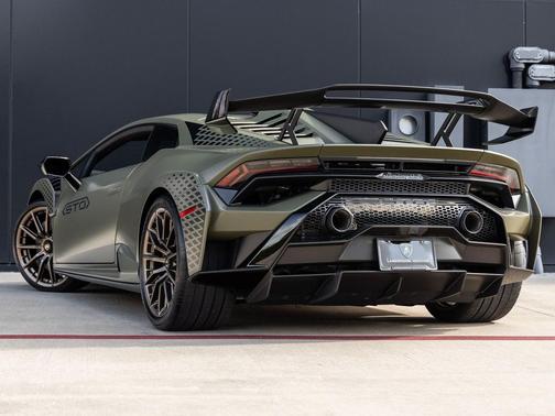 2024 Lamborghini Huracan STO Coupe