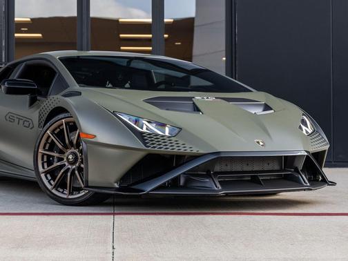 2024 Lamborghini Huracan STO Coupe