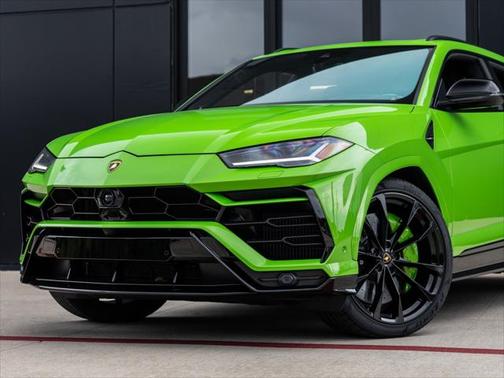 2022 Lamborghini Urus Graphite Capsule