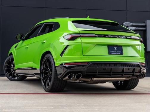 2022 Lamborghini Urus Graphite Capsule