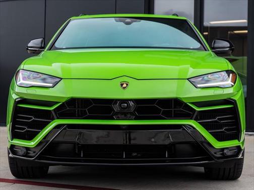 2022 Lamborghini Urus Graphite Capsule
