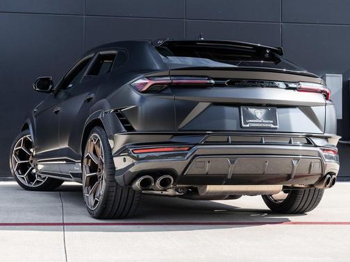 2023 Lamborghini Urus Performante