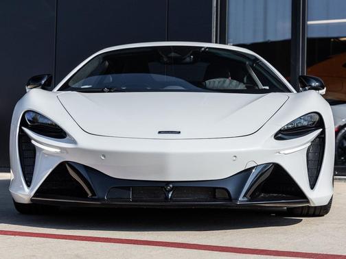 2024 McLaren Artura TechLux