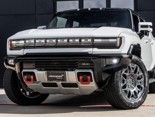 Interstellar White 2025 GMC HUMMER EV Pickup 2X