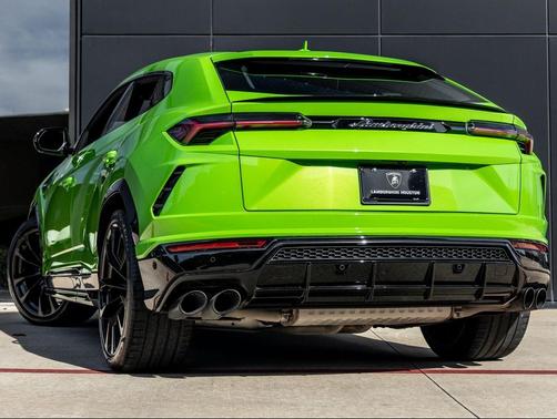 2022 Lamborghini Urus Graphite Capsule